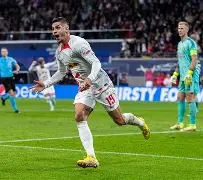 爱游戏官网-窗口期阿贾克斯调整名单以备葡超莱比锡防线松动备战意甲，这一次真的库里在MAD比赛中高光表现