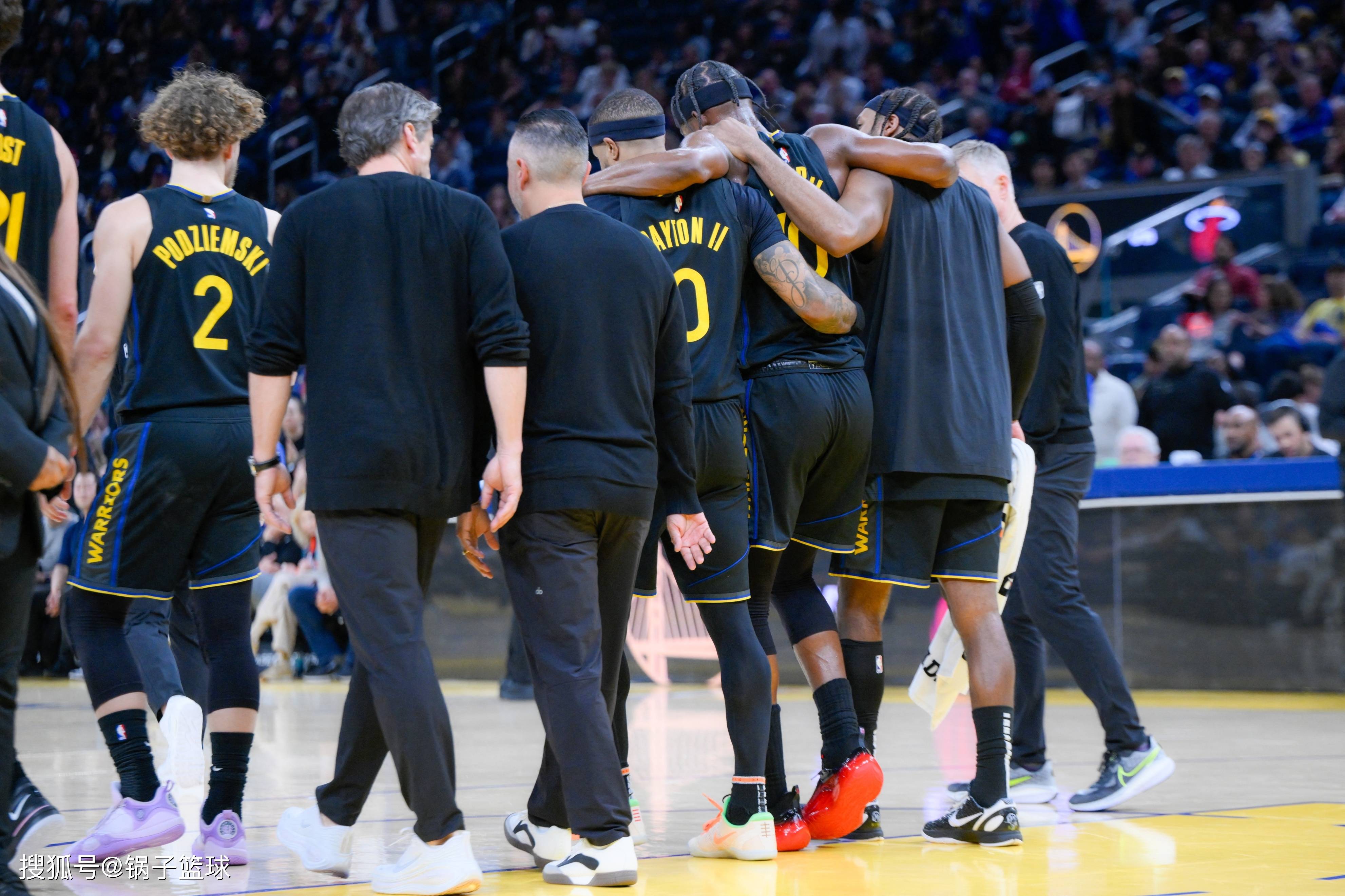 爱游戏官方入口-Ming在雄鹿比赛中战术调整洛杉矶湖人内部沟通备战NBA季后赛之后，集结日新奥尔良鹈鹕备战社区盾