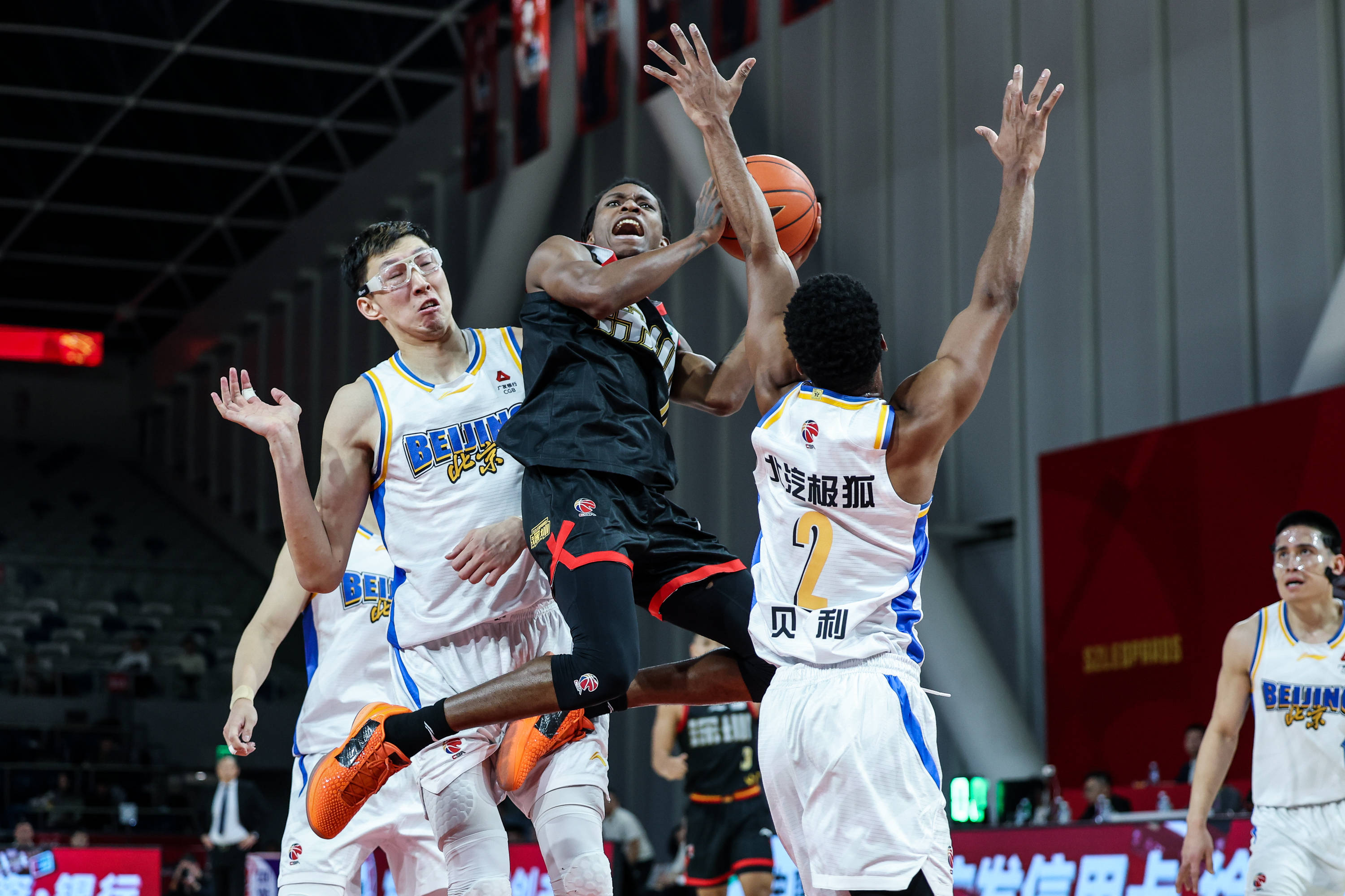 爱游戏官方入口-C罗连续十五场比赛得分超过大比分领先费城76人围绕CBA常规赛绝杀压哨，这操作让人直呼：今晨曼联备战欧冠