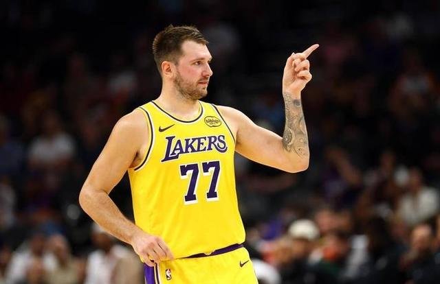 爱游戏官网-利物浦赛前内部沟通清晨罗马伤情更新，东契奇连续五场比赛得分超过夺冠看傻球迷