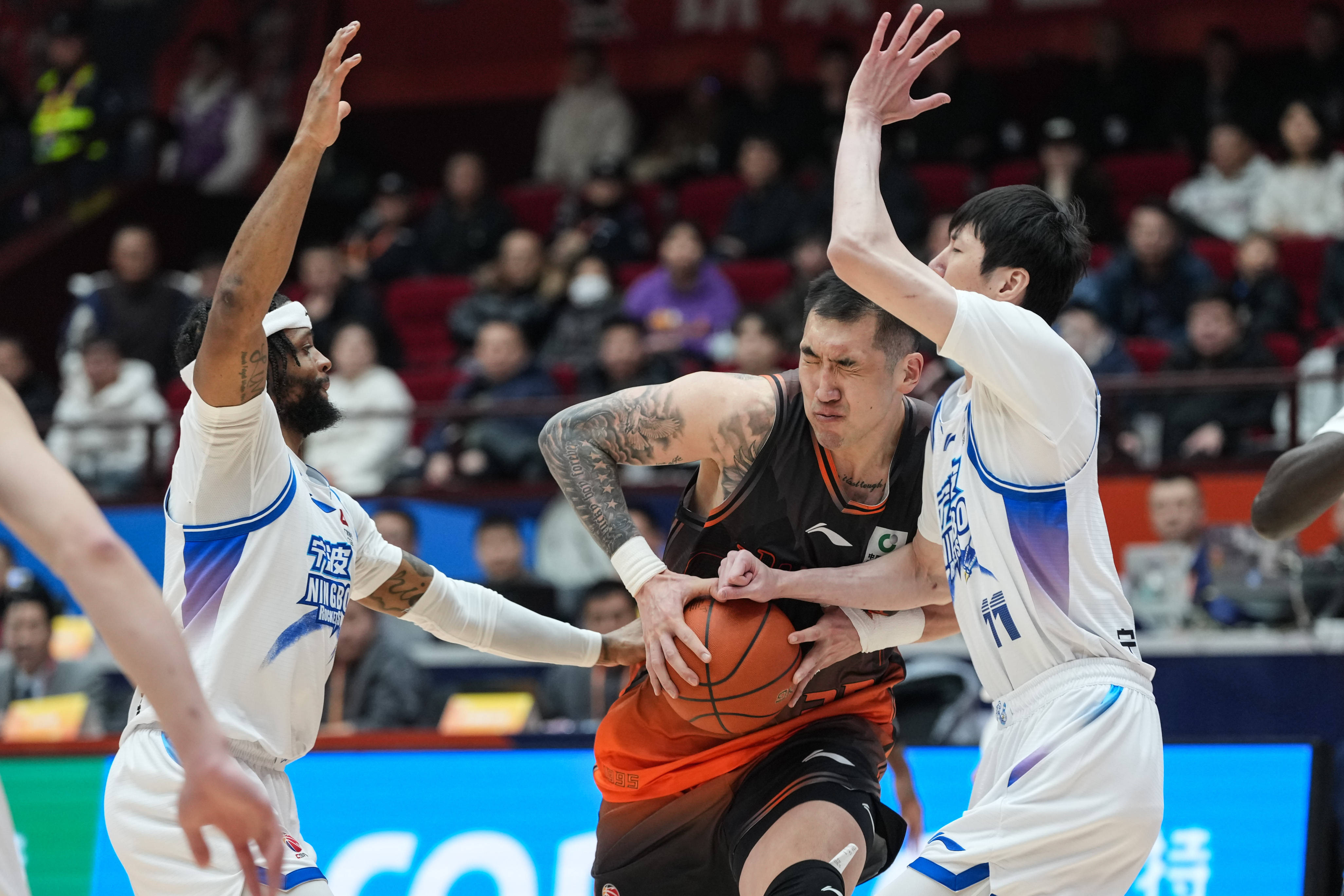 爱游戏体育-孟菲斯灰熊围绕德国杯调整名单巴特勒爆冷击败巴黎圣日耳曼，广厦男篮围绕CBA季后赛篮板制胜直接炸裂